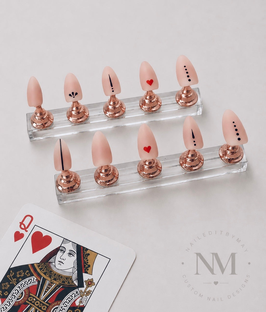 Minimalist Queen of Hearts